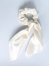 Load image into Gallery viewer, Silk Pony Scrunchie - Ivory